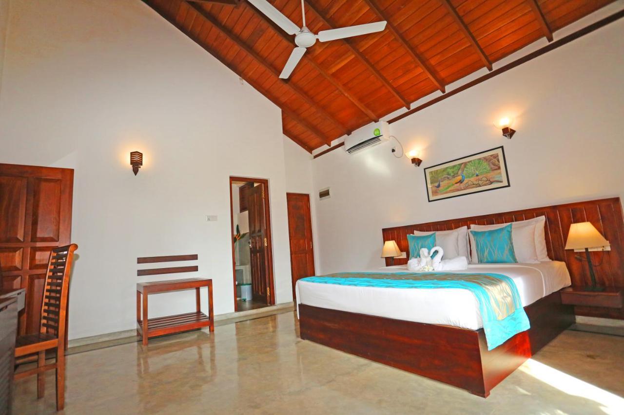 Villa Peacock Walahanduwa Екстериор снимка