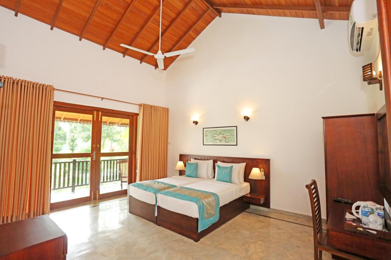 Villa Peacock Walahanduwa Екстериор снимка