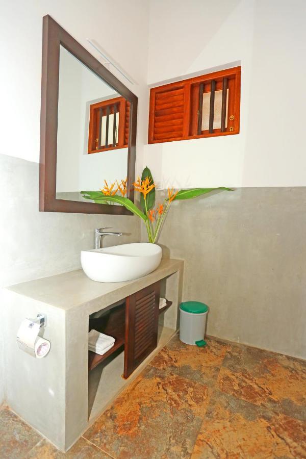 Villa Peacock Walahanduwa Екстериор снимка