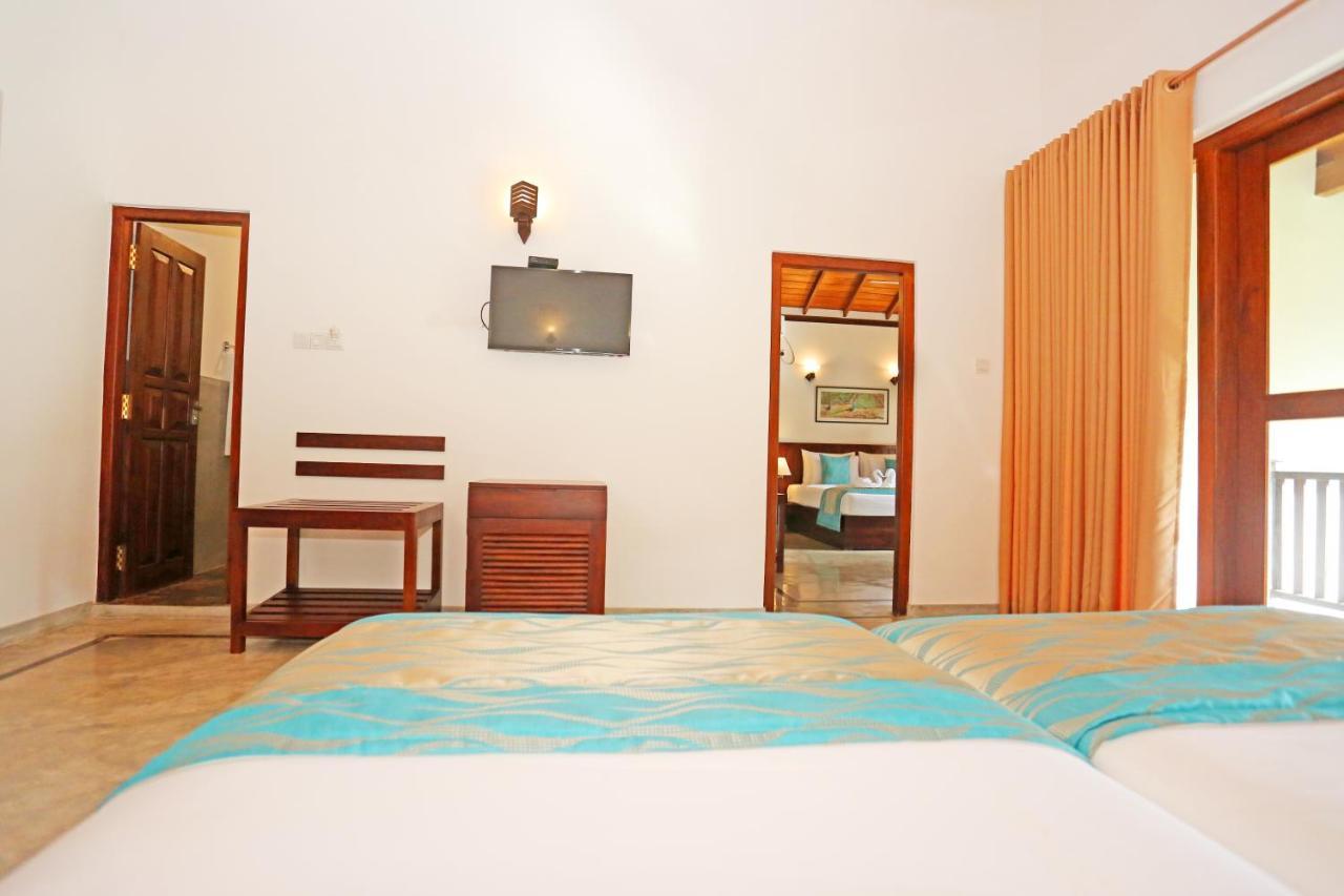 Villa Peacock Walahanduwa Екстериор снимка
