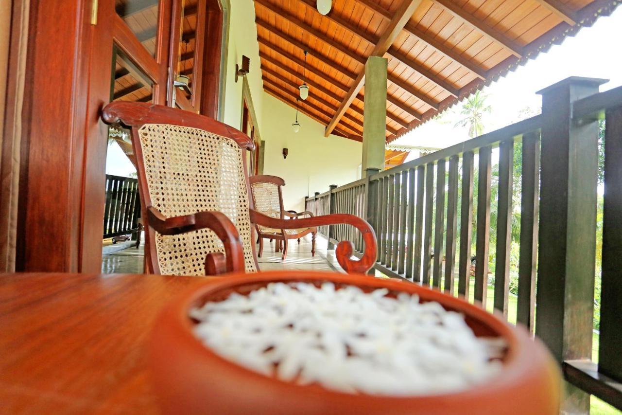 Villa Peacock Walahanduwa Екстериор снимка