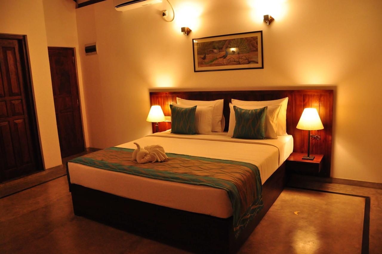 Villa Peacock Walahanduwa Екстериор снимка